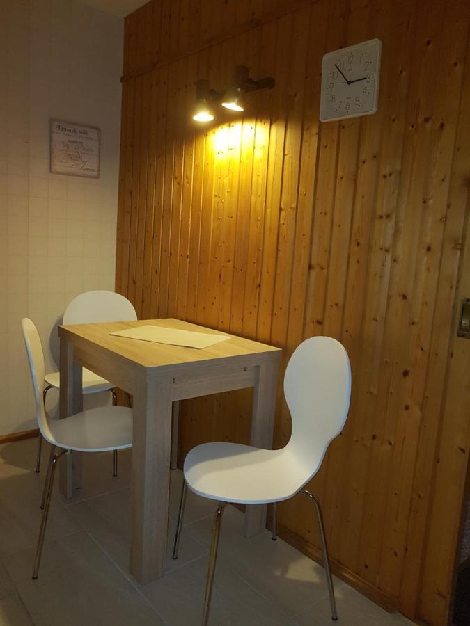 Pension Zum Weissen Hirsch Reitwein Exterior photo