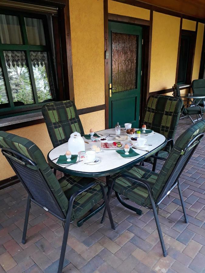 Pension Zum Weissen Hirsch Reitwein Exterior photo